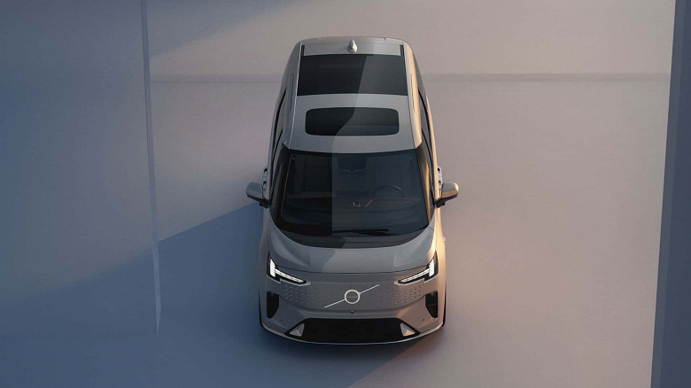 Первый в истории минивэн Volvo EM90 оснащён экраном под крышей, который выполняет множество функций